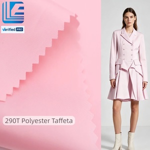 Vente en gros de <span class=keywords><strong>tissu</strong></span> taffetas 290T <span class=keywords><strong>pour</strong></span> veste coupe-vent, <span class=keywords><strong>doudoune</strong></span>, manteau, doublure de vêtement, durable, 190T, 210T, 260T, 100% polyester - Product Image 1