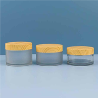 Récipient cosmétique de crème pour le visage en plastique PET pour crème pour le visage Pot en plastique blanc avec capuchon en bambou