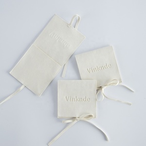 Bolsa de Joyería de Microfibra Estilo Sobre Color Crema Marfil de Alta Calidad, Venta Caliente, Proveedor Chino, con Logotipo Personalizado en Relieve - Product Image 5