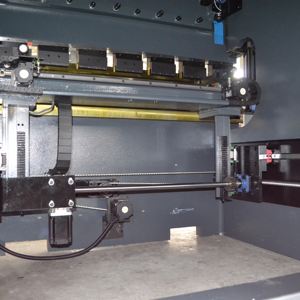 Presse plieuse CNC automatique entièrement électrique à grande vitesse LINCOLN <span class=keywords><strong>MKE</strong></span> Série 12T <span class=keywords><strong>600</strong></span> mm pour la fabrication de tôles d'aluminium - Product Image 6