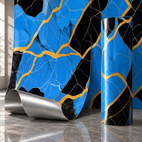 Papier peint auto-adhésif en marbre bleu noir or avec surface en PET nettoyable pour les murs décoratifs intérieurs