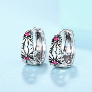 Pendientes de flores para mujer, diseño floral pequeño y pastoral, estilo elegante Mori, regalos de joyería para uso diario - Product Image 1