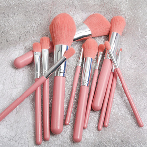 Ensemble de 12 pinceaux de maquillage vegan personnalisés avec logo, poils en nylon bicolores, manche en bois bleu, virole noire, pochette en PU pour entreprises - Product Image 6