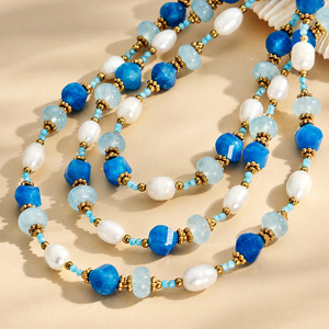 Collier artisanal en perles d'eau douce et pierres naturelles bleues de luxe, plaqué or, résistant à l'eau, idéal pour un cadeau - Product Image 4