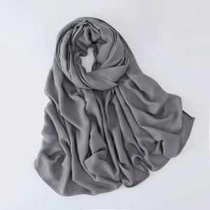 Hijab en jersey modal froissé uni, style mode, double couture, doux, respirant, extra large - Product Image 6