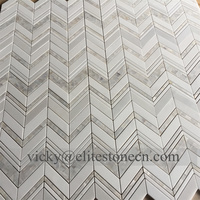 Mosaïque de marbre en chevrons blanc et nacré, style statuario, provenant de Chine