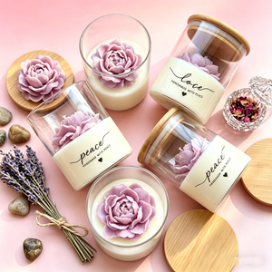 Bougie florale artisanale parfumée en forme de cœur dans un bocal en verre, bougie parfumée unique en verre, faite à la main - Product Image 5