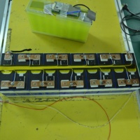 Baterai Lithium LiFePO4 60V 120Ah dengan BMS Terintegrasi, Keamanan Multi-lapis, 3000 Siklus, Suhu Operasi -20~60°C untuk Forklift Listrik