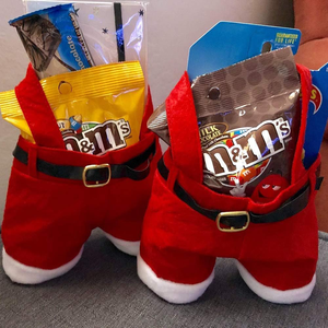 Sacs de Noël tendance en forme de pantalon du Père Noël, petits sacs cadeaux rouges pour enfants, adorables pour les fêtes de fin d'année - Product Image 3