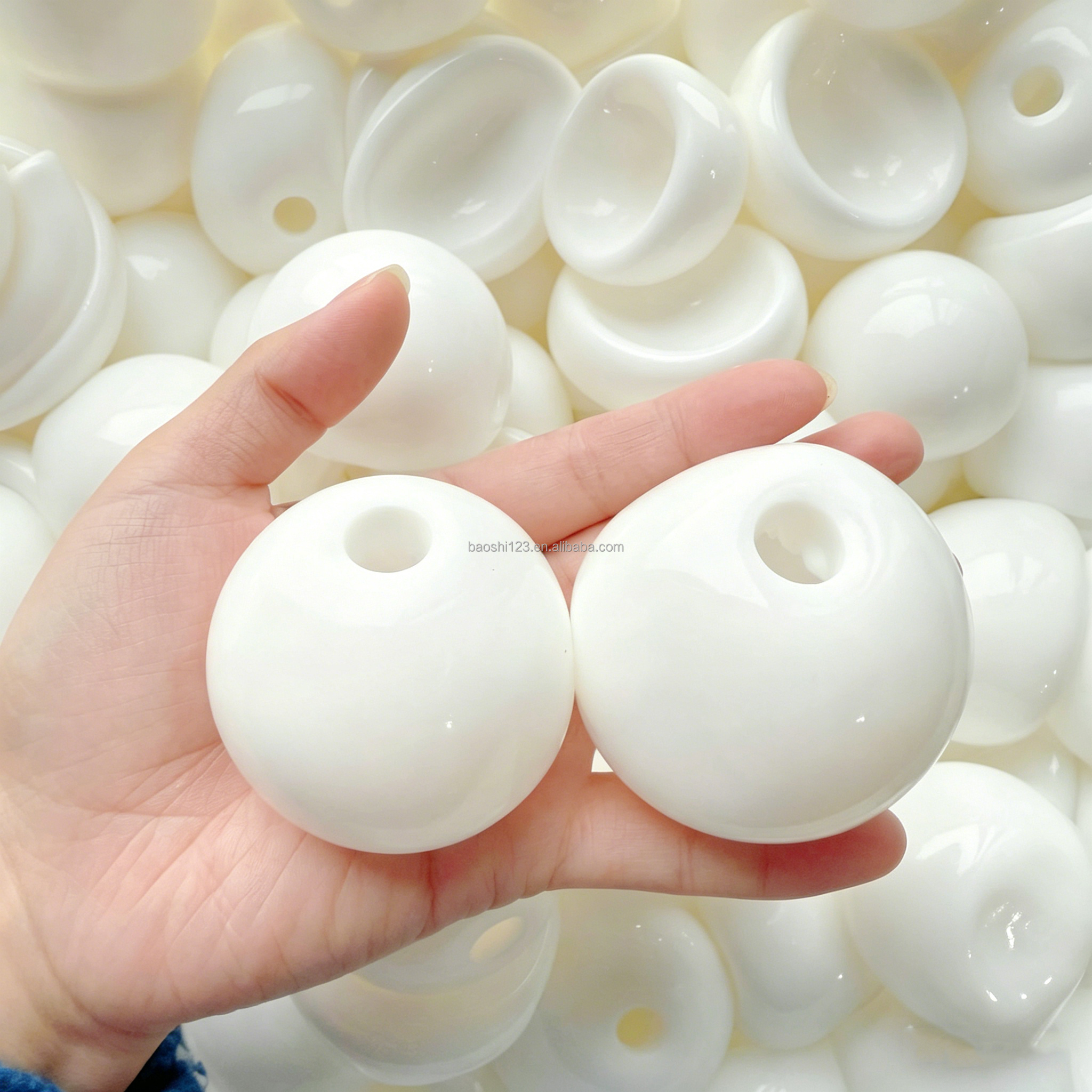 Peau de boule blanche ultra fine de 6 cm (TPR) (avec couvercle)