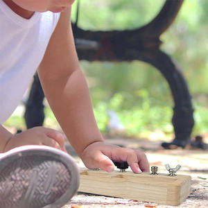 Jouets en <span class=keywords><strong>bois</strong></span> <span class=keywords><strong>Montessori</strong></span> pour l'éducation précoce Outils de serrage et de démontage des vis Établi de formation à la coordination œil-main - Product Image 5