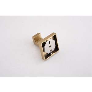 Ensemble de 4 pièces de quincaillerie de salle de bain DB Modern avec porte-serviettes finition en acier inoxydable pour hôtels et salles de bains contemporaines - Product Image 4