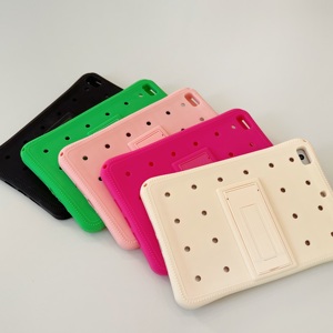 La nueva funda para tableta con forma de agujero DIY es adecuada para <span class=keywords><strong>Pad</strong></span> de 10,2 pulgadas, 11 pulgadas, accesorios de dibujos animados en 3D. - Product Image 3