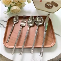 Hochwertiges 4-teiliges Edelstahl-Besteckset, Minimalistisches Steakmesser, Gabel und Löffel, Lebensmittelecht für Hotel und Restaurant