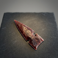Sculpture artisanale en agate sculptée en forme de pointe de flèche, imitation antique, objet de collection, couleur brun-rouge, forme triangulaire, 4 pouces