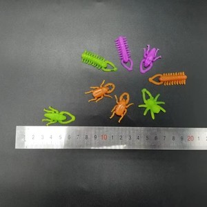 Jouets en capsules promotionnels pas chers de 1 pouce (32 mm) pour enfants, avec des insectes amusants en TPR souple, extensibles et volants, utilisables comme lance-pierres - Product Image 6