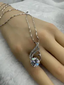 Nouveaux bijoux fins 925 collier femme en argent sterling Zircon Moissanite diamant cultivé artificiellement diamant amour cadeau coeur
