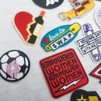 Vente chaude auto-adhésif broderie Halloween patchs fer sur vêtements accessoires coudre dessin animé broderie Patch pour vêtements