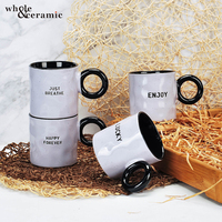 Ensemble tasse à café et soucoupe en céramique marron clair moucheté, vente en gros d'usine, tasse en porcelaine personnalisée avec rayures et mots inspirants imprimés