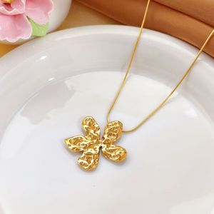 Fashion INS Stainless Steel Jewelry Maple <b>Leaf</b> Pendant Necklace 18K Gold 5 <b>Leaf</b> Flower <b>Light</b> Luxury Necklace Stud Set Wholesale - Product Image 3