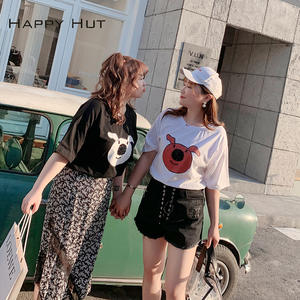 แฮปปี้ฮัท ซัมเมอร์ พลัสไซส์เสื้อยืดผู้หญิงคอวีทรงหลวมลายหมูน่ารักสีขาวและสีดำ N7014 - Product Image 1