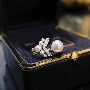 แหวนเงินแท้ S925 รูปทรงตัววี ประดับมุกและเพชรแตกสไตล์ฝรั่งเศส ดีไซน์โรแมนติก หรูหรา ทันสมัย ใช้งานได้หลากหลาย - Product Image 1