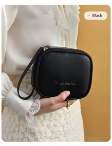 Sac de rangement pour serviettes hygiéniques pour femmes, haut de gamme, luxe léger, exquis, en PU, avec fermeture éclair, motif lettres et petites étoiles scintillantes, portable, petit format - Product Image 3