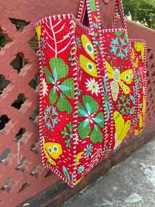 Sac fourre-tout en coton matelassé fait main, imprimé au bloc, sac de transport haut de gamme pour le shopping, les voyages et les cadeaux - Product Image 4