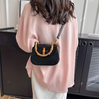 OEM nouveau printemps et été sac en cuir sac à bandoulière pour femmes haute qualité Texture Niche Design léger luxe rétro mini sac de selle