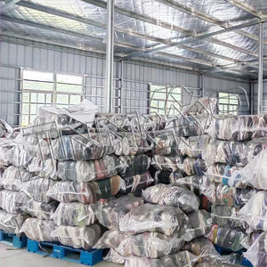 Fournisseur vérifié Prix <span class=keywords><strong>de</strong></span> gros <span class=keywords><strong>Bottes</strong></span> <span class=keywords><strong>de</strong></span> <span class=keywords><strong>neige</strong></span> mi-mollet à fourrure chaude d'hiver pour filles Dames Femmes Balle mixte <span class=keywords><strong>de</strong></span> chaussures usagées - Product Image 6