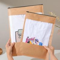 Sacs à fermeture éclair en papier kraft recyclables, emballage de vêtement à fenêtre transparente, fermeture en plastique durable pour magasins de vêtements et boutiques