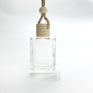 Ciondolo fragranza per auto di lusso interni per auto oli profumati vuoti imballaggio bottiglia di profumo appesa per auto con coperchio in legno - Product Image 4