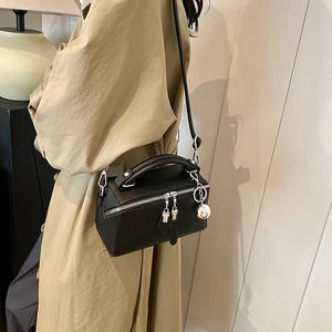 Sac à main rétro tendance, sac bandoulière pour filles, sac à bandoulière à sangle unique, petit sac carré - Product Image 5