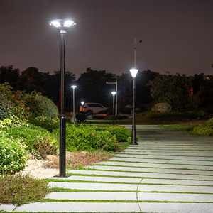 Lampadaire solaire LED de jardin avec détecteur de mouvement, lumière blanc chaud doux 2700K, IP66, corps en laiton, design à double tête, utilisation extérieure, garantie 10 ans - Product Image 1