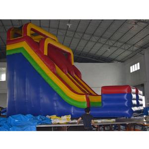 Glissière d'eau gonflable de château plein d'entrain de fabricant d'OEM de TUV avec la <span class=keywords><strong>piscine</strong></span> pour l'enfant - Product Image 3