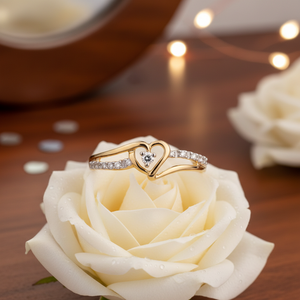 Anillo de diamante en forma de corazón de oro amarillo de 14K - Product Image 3