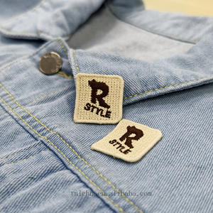 Écussons de tissu en <span class=keywords><strong>feutre</strong></span> de polyester avec logo brodé personnalisé Écusson brodé de t-shirts pour vêtements uniformes - Product Image 6