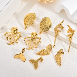 EH515 Juego de Aretes de Acero Inoxidable Chapados en Oro de 18K con Diseño de Océano y Naturaleza - Aretes con Forma de Pulpo/Cola de Ballena/Hoja para Mujer - Product Image 1