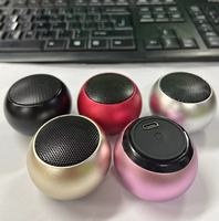 Mini haut-parleur Bluetooth TWS portable en caoutchouc coloré avec finition élégante