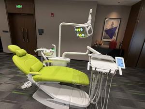 Sillón <span class=keywords><strong>Dental</strong></span> Hidráulico de Lujo con Respaldo Ultrafino de 45 mm, Cuspidor de Cerámica <span class=keywords><strong>y</strong></span> 90 °   Caja Lateral Giratoria para Clínicas Modernas - Product Image 3