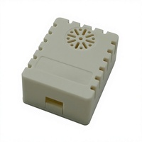Boîtier électronique carré en plastique moulé par injection avec fentes de dissipation thermique pour l'assemblage de modules de circuits imprimés de capteurs