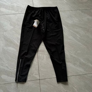 Pantalones deportivos reflectantes para hombre con cintura elástica, pantalones atléticos ligeros y transpirables para gimnasio y entrenamiento. - Product Image 3