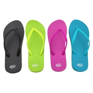 Vente en gros de tongs personnalisées avec logo, tongs colorées pour femmes, semelle sandwich, sandales de plage antidérapantes, pantoufles d'été, fabricant, vente en gros OEM - Product Image 1