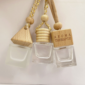 Difusor de Perfume Colgante Minimalista de 8 ml, Diseño Redondo de Vidrio Templado con Collar de Madera y Tapa Serigrafiada - Product Image 2