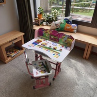 Vente directe d'usine de Chine ensemble ergonomique de table d'étude pour enfants en bois et métal pour l'école et la maison chambre à coucher salon
