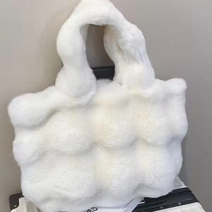 A Niche <b>Plush</b> Bag for Women in 2025, Featuring a Fashionable <b>Large</b>-capacity <b>Plush</b> Handbag - Product Image 1