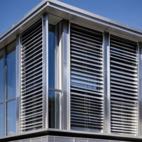Systèmes de persiennes en aluminium architecturales personnalisées pour façades, lames métalliques d'ombrage extérieur pour projets de bâtiments commerciaux