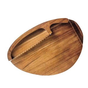 Planche à découper en bois Shengke ronde avec support magnétique pour couteau, ensemble pour fromage et toasts - Product Image 1