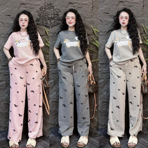 סט שני חלקים קז'ואל לנשים, חולצת טי עם הדפס כלבים חמודים ומכנסיים רחבים, סט לבוש נוח לנשים לקיץ - Product Image 2