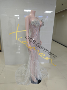 Robe de soirée Ocstrade scintillante argentée en maille transparente, ornée de cristaux 3D floraux, col en V profond, à lacets, avec sequins, pour bal de promo ou soirée formelle - Product Image 4